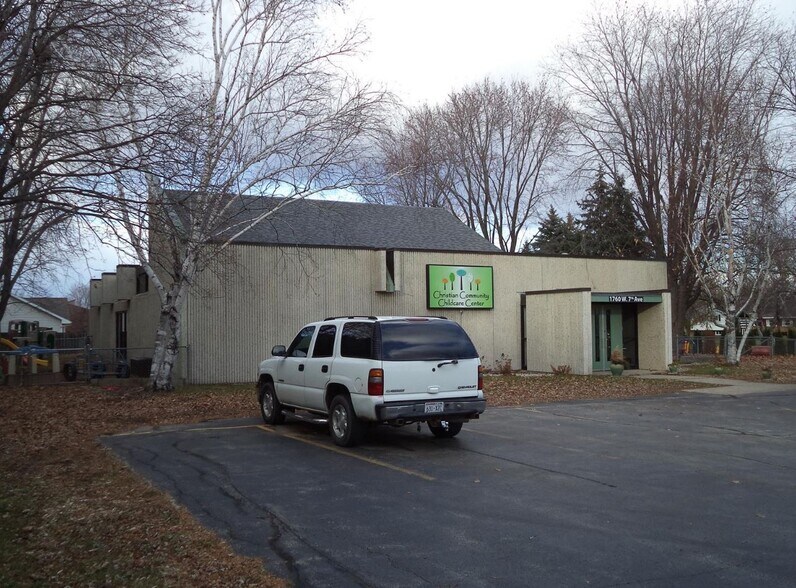 1760 W 7th Ave, Oshkosh, WI for sale - Primary Photo - Image 1 of 1