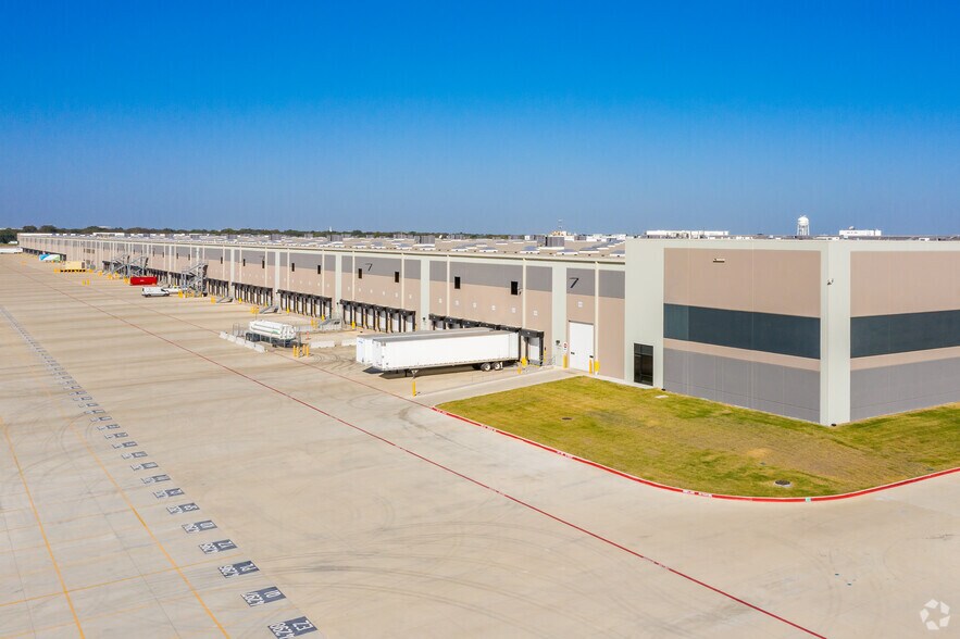 9314 W Jefferson Blvd, Grand Prairie, TX for sale - Primary Photo - Image 1 of 1