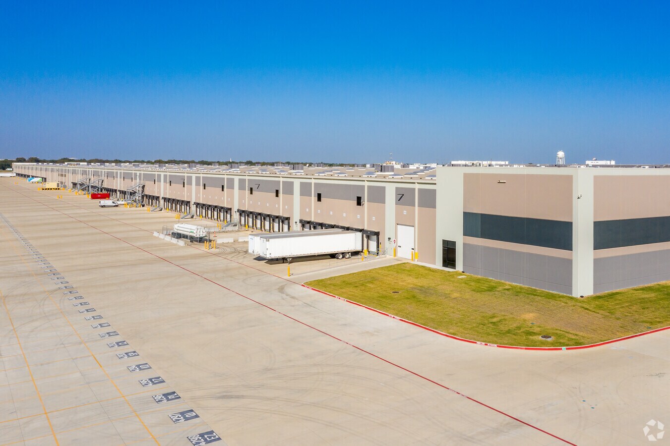 9314 W Jefferson Blvd, Dallas, TX 75211