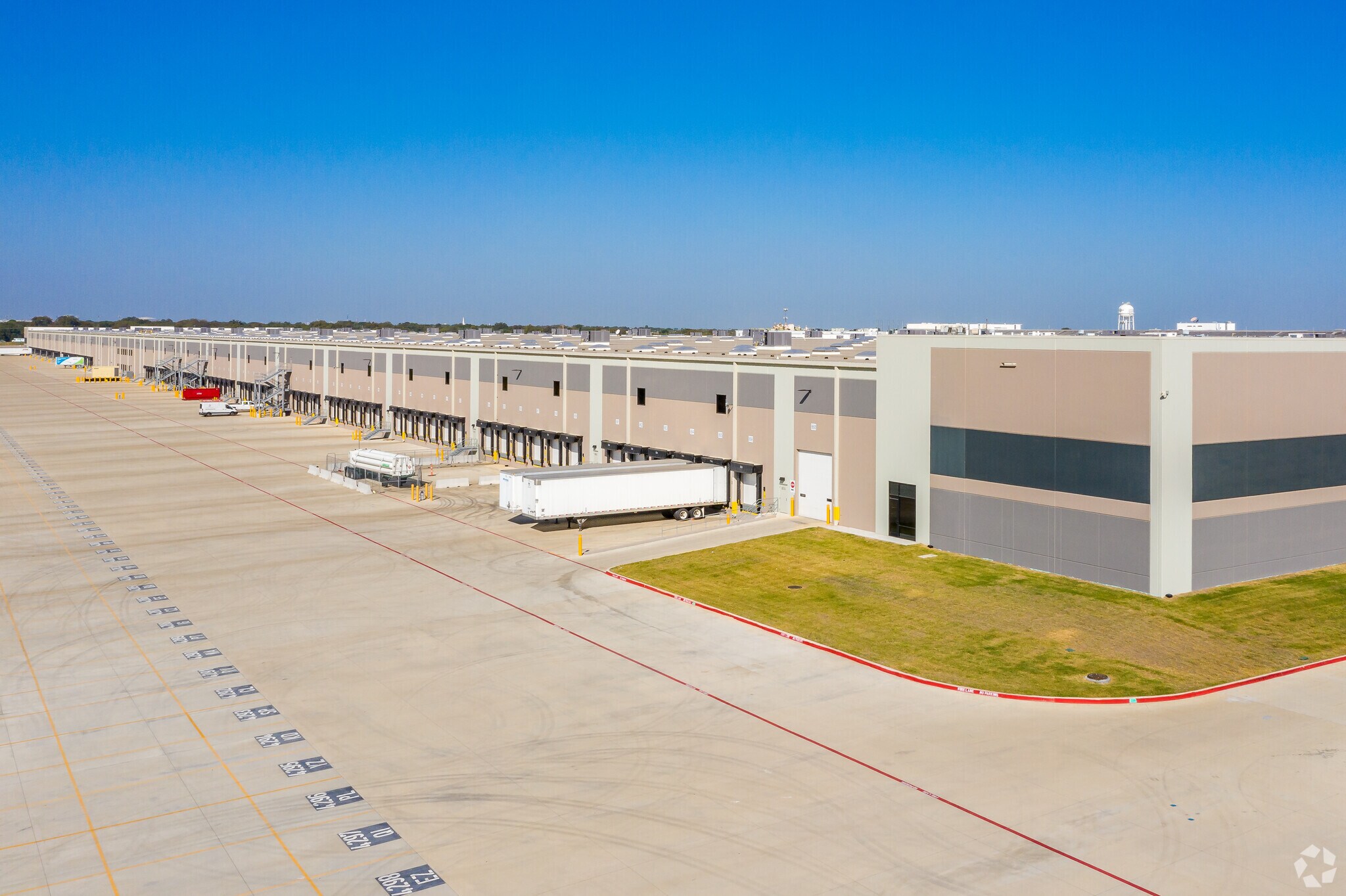 9314 W Jefferson Blvd, Grand Prairie, TX for sale Primary Photo- Image 1 of 1