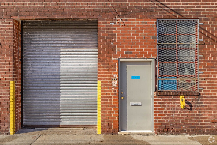 3544 11th St, Astoria, NY for lease - Building Photo - Image 2 of 5