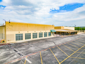 11711 IH 35 N, San Antonio, TX for lease Building Photo- Image 1 of 12