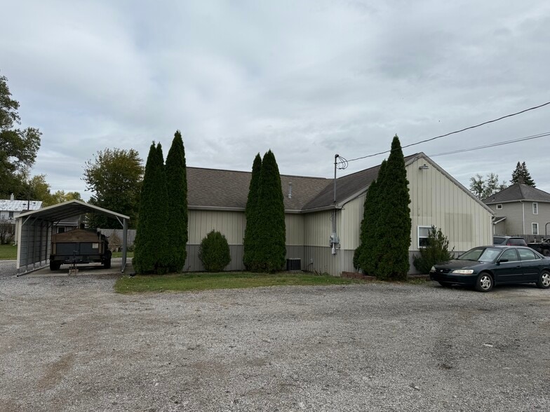 1118 Sherman St, Bucyrus, OH for sale - Building Photo - Image 2 of 10