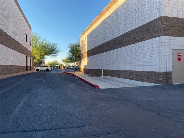 23025 N 15th Ave, Phoenix, AZ for lease - Building Photo - Image 2 of 8