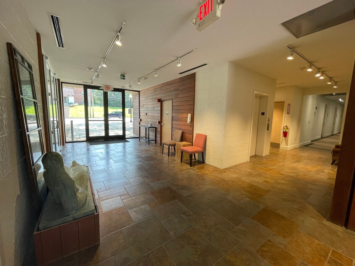 4041 N High St, Columbus, OH 43214 Clintonville III