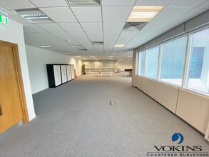 950 Great West Rd, Brentford for lease Interior Photo- Image 2 of 4