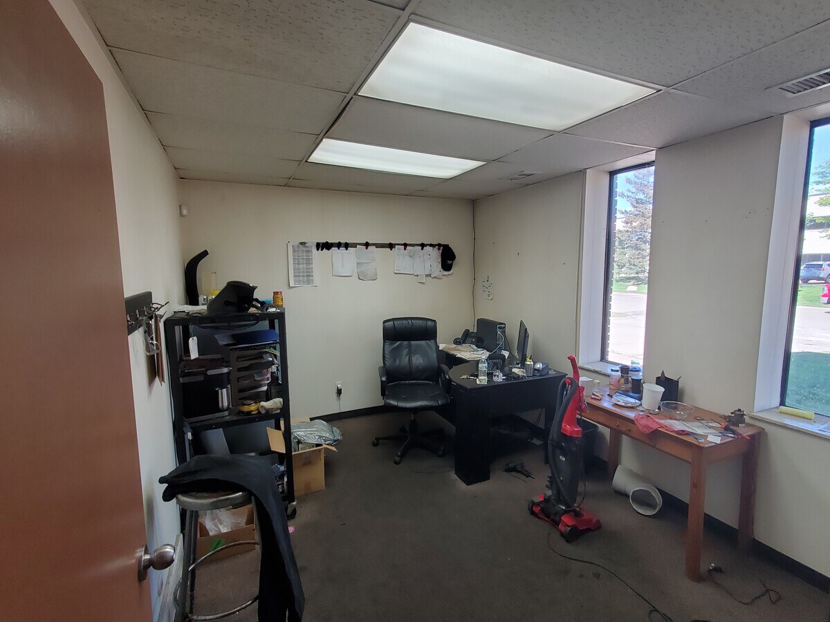 3371133715 Riviera Dr, Fraser, MI 48026