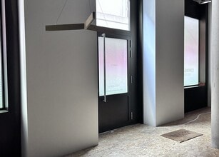 90 Bartholomew Clos, London for lease Interior Photo- Image 2 of 2