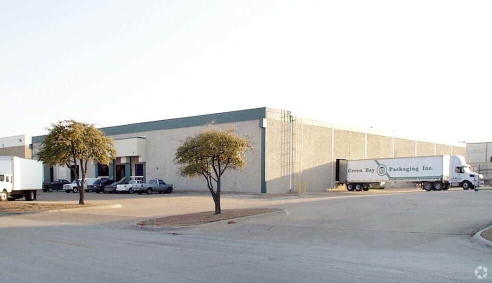700-710 107th St, Arlington, TX for lease - Building Photo - Image 3 of 5