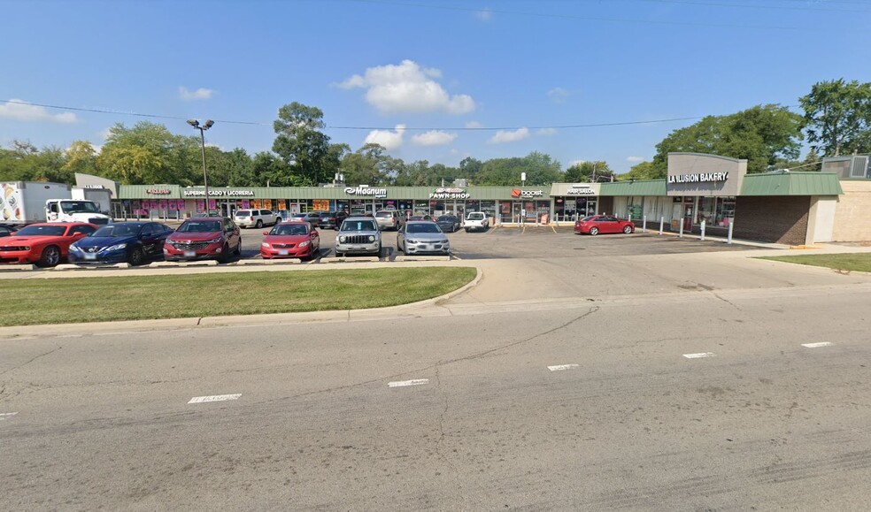 100-134 N Kennedy Dr, Carpentersville, IL for sale - Primary Photo - Image 1 of 11