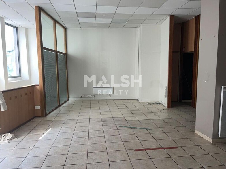Retail in Lyon for lease - Interior Photo - Image 2 of 15