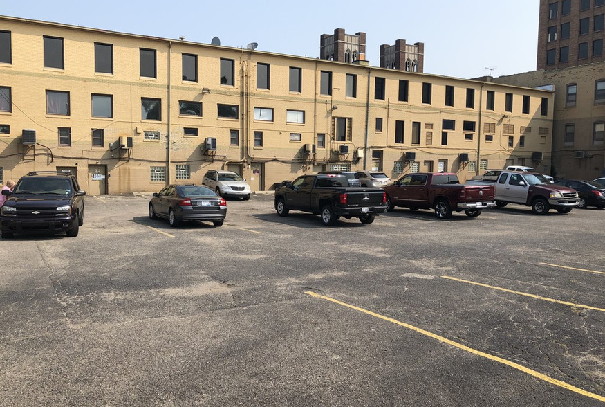 47-63 W Huron St, Pontiac, MI for lease - Building Photo - Image 2 of 4