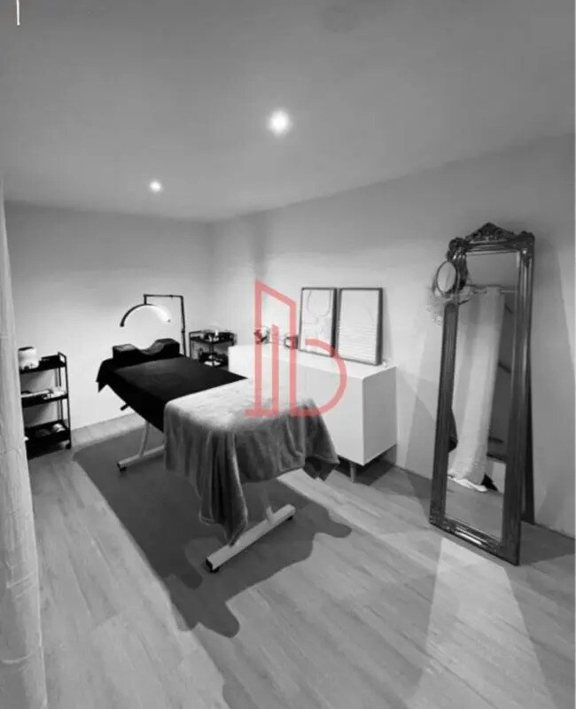 Office in Bordeaux for lease Interior Photo- Image 1 of 6