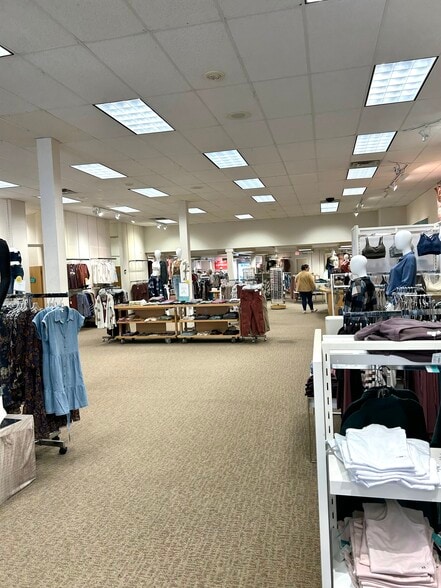 17 N Frederick Ave, Oelwein, IA for sale - Building Photo - Image 3 of 4