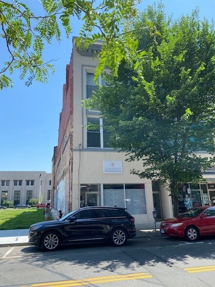 1126 Main St, Bridgeport, CT for lease - Building Photo - Image 2 of 11
