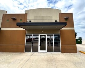 735 S MacArthur Blvd, Oklahoma City, OK for lease Interior Photo- Image 2 of 4