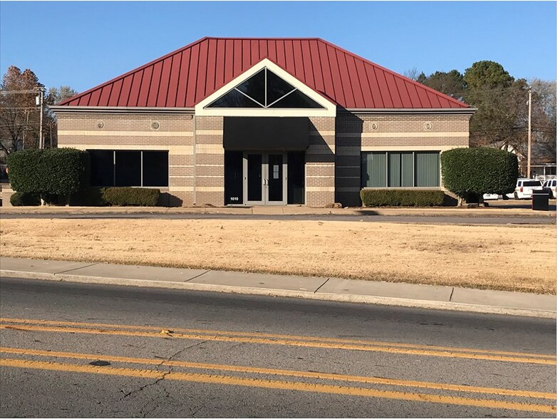 1010 W Main St, Clarksville, AR for sale - Building Photo - Image 1 of 1