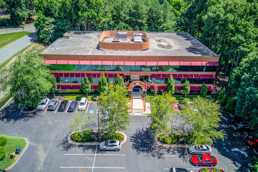 9755 Dogwood Rd, Roswell, GA for lease - Building Photo - Image 1 of 54