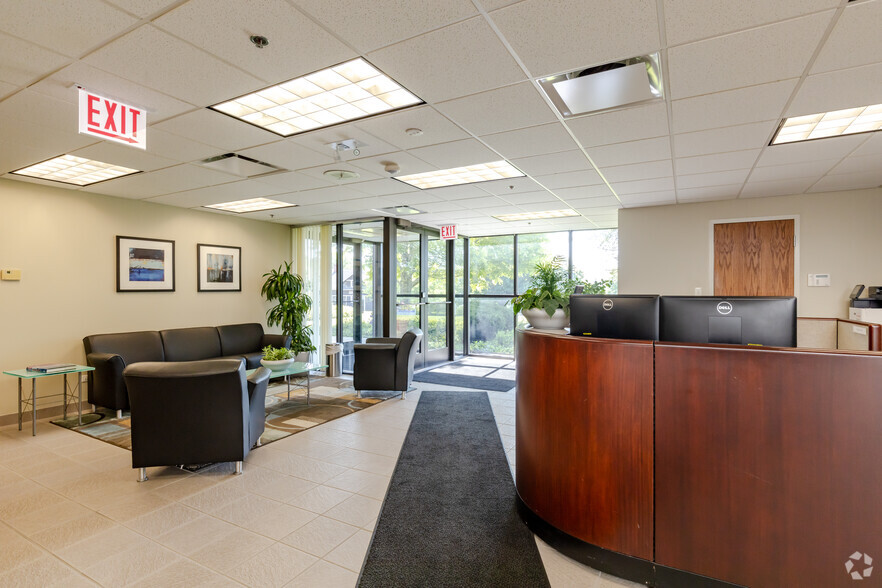 1950 S Batavia Ave, Geneva, IL for lease - Lobby - Image 3 of 14