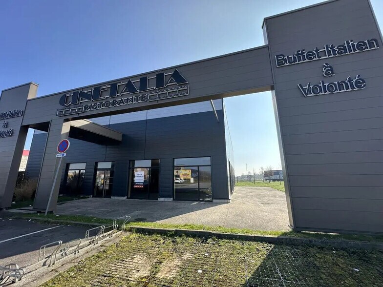 Retail in Bruay-la-Buissière for lease - Building Photo - Image 2 of 5