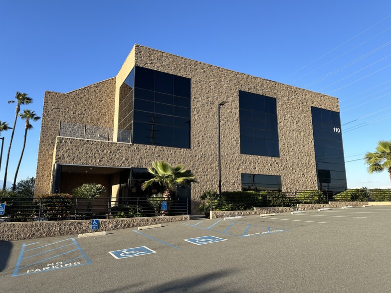 110 N Lincoln Ave, Corona, CA for lease - Building Photo - Image 1 of 5