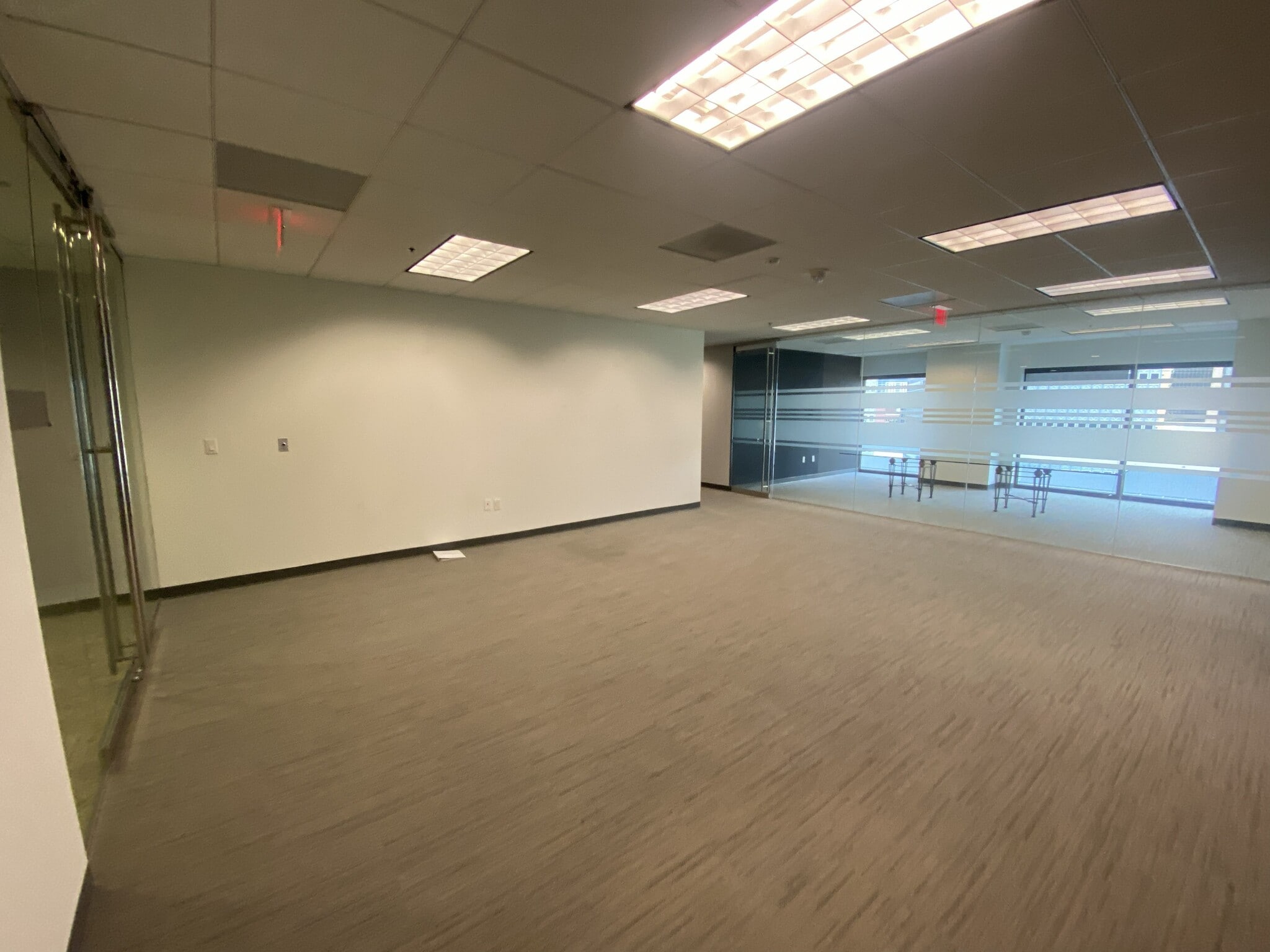 1700 Pacific Ave, Dallas, TX for lease Interior Photo- Image 1 of 13
