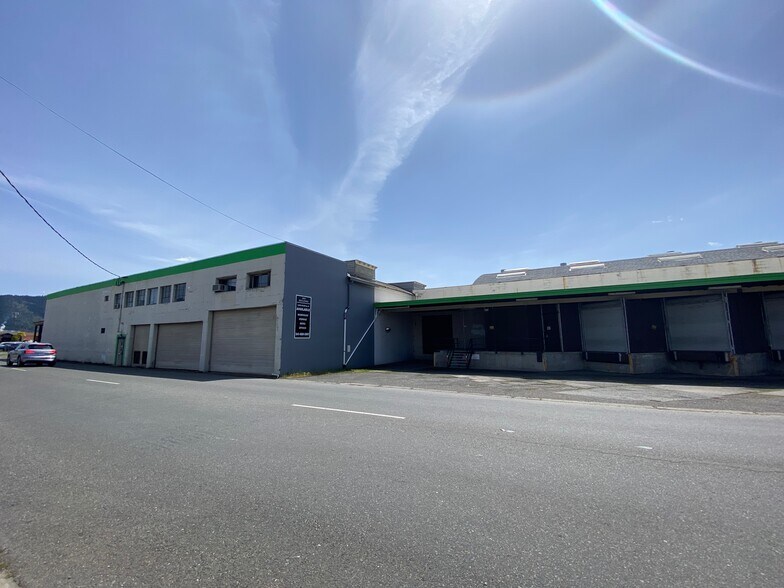 303 NE F St, Grants Pass, OR for sale - Building Photo - Image 1 of 1