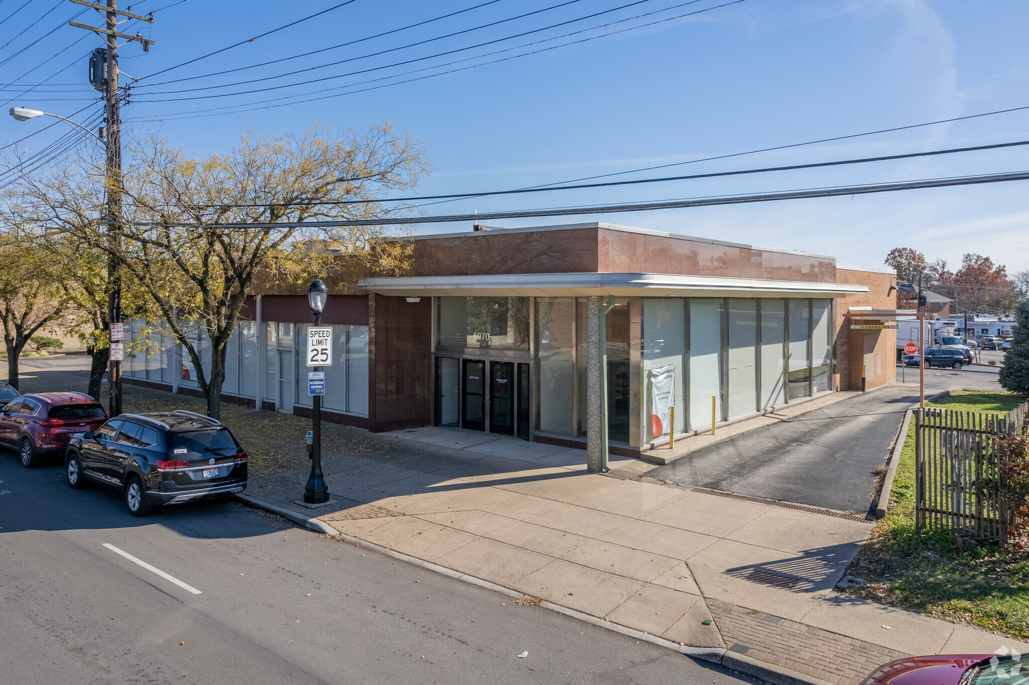 6070 Montgomery Rd, Cincinnati, OH for lease Building Photo- Image 1 of 5