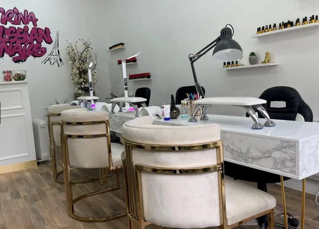 Retail in Paris for lease Interior Photo- Image 1 of 3