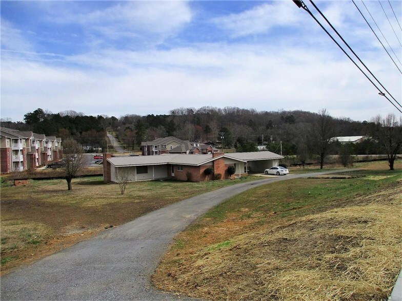 4560 Fairmount Hwy SE, Calhoun, GA 30701