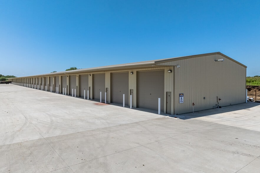 Outrig Commercial Storage - Smithville - Warehouse