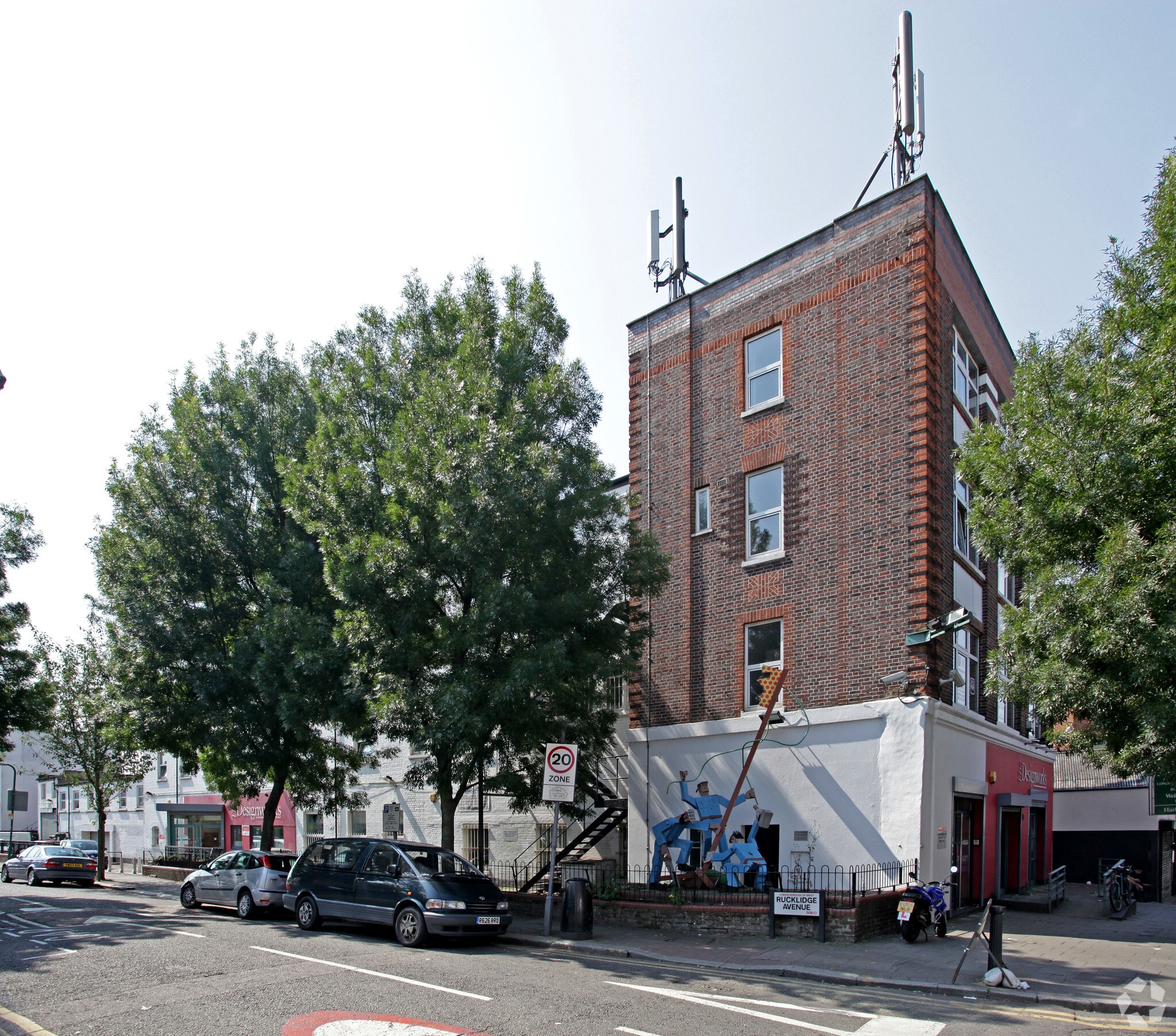 Park Para, London for sale Primary Photo- Image 1 of 1