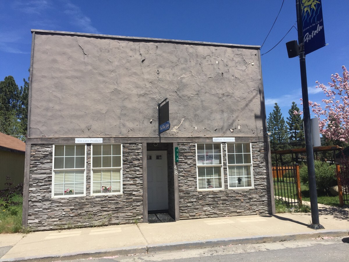 48 Commercial St, Portola, CA 96122