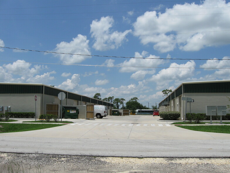 101-115 Hangar Rd, Kissimmee, FL for lease - Building Photo - Image 2 of 3