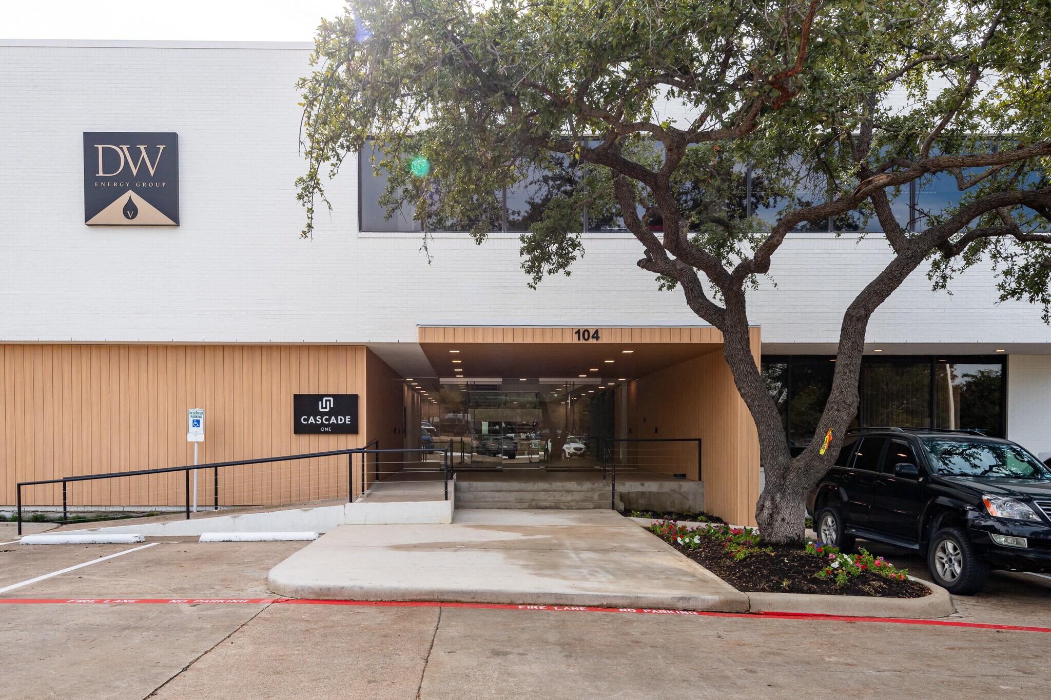 104 Decker Ct, Irving, TX for lease Building Photo- Image 1 of 104