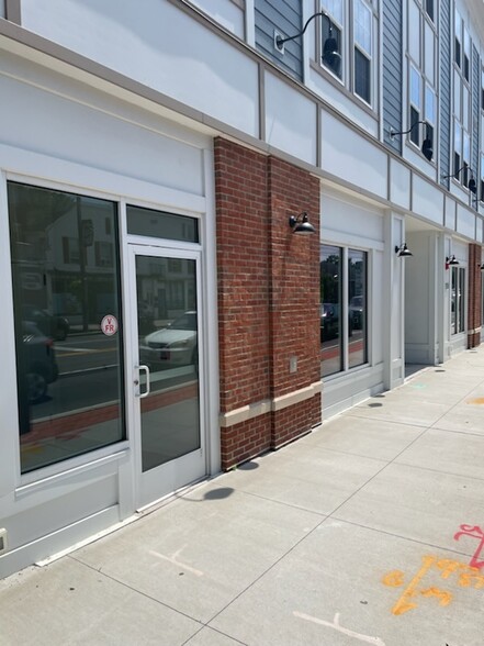 1609-1615 Main St, Port Jefferson, NY for lease - Building Photo - Image 3 of 8