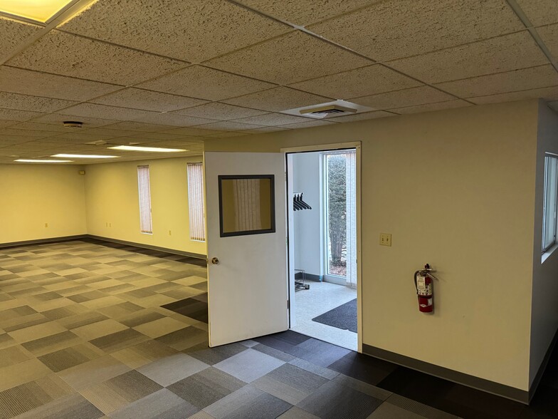 31B Town Forest Rd, Oxford, MA for lease - Building Photo - Image 3 of 6