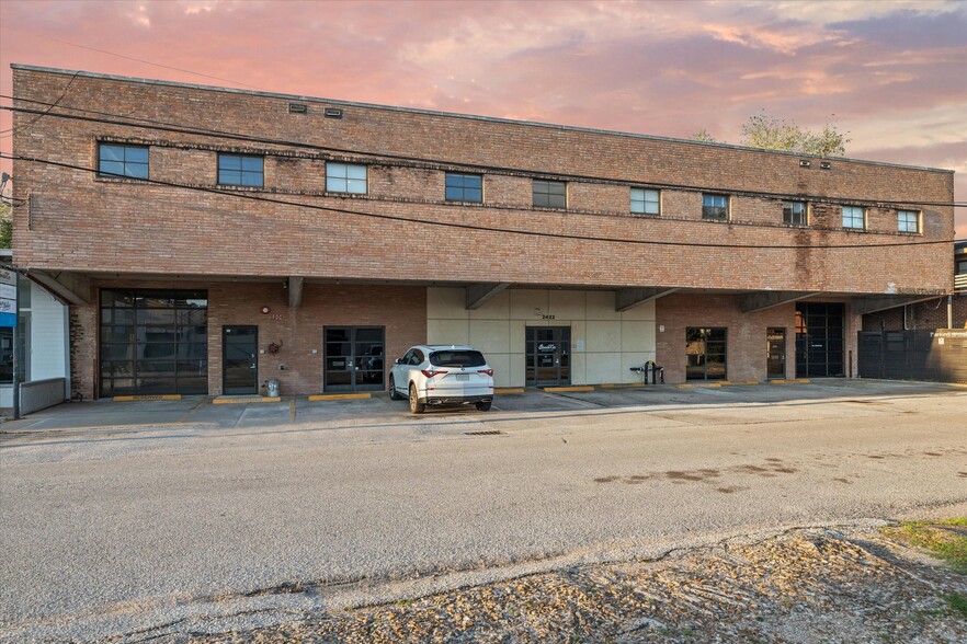 2412 Bartlett St, Houston, TX for lease - Building Photo - Image 2 of 16