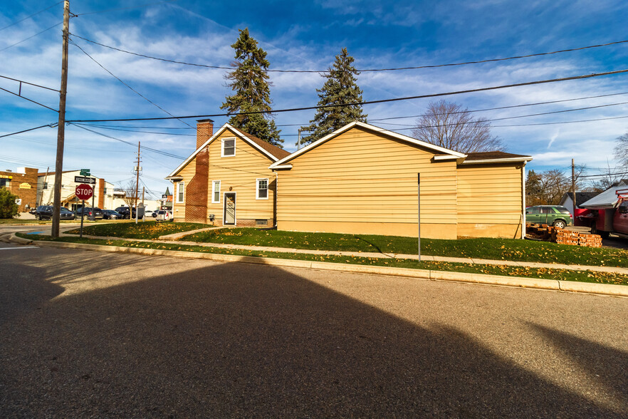 441 Clay St, Lapeer, MI for sale - Building Photo - Image 3 of 42