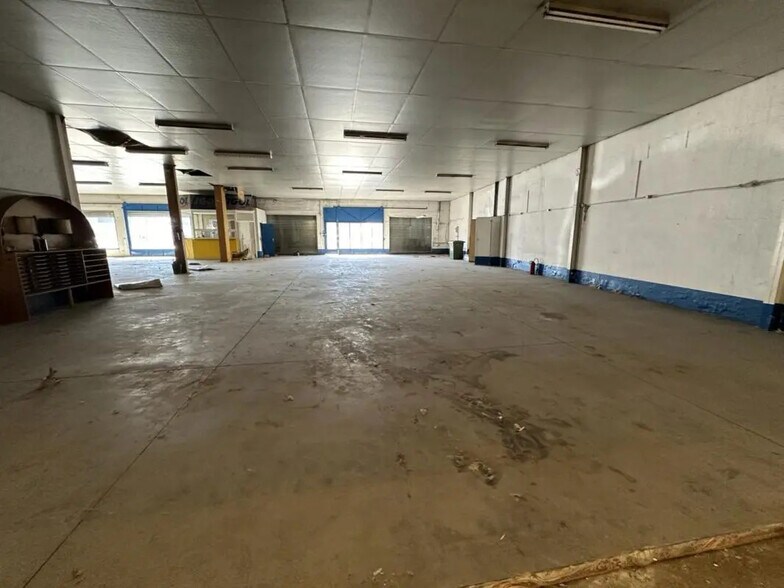 Retail in Nîmes for lease - Interior Photo - Image 2 of 8