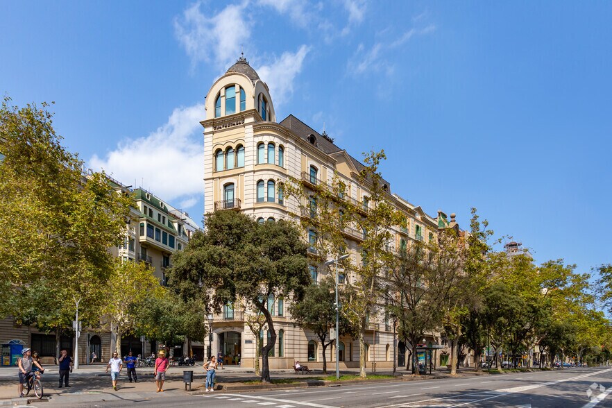 Retail in Barcelona for lease - Building Photo - Image 3 of 4