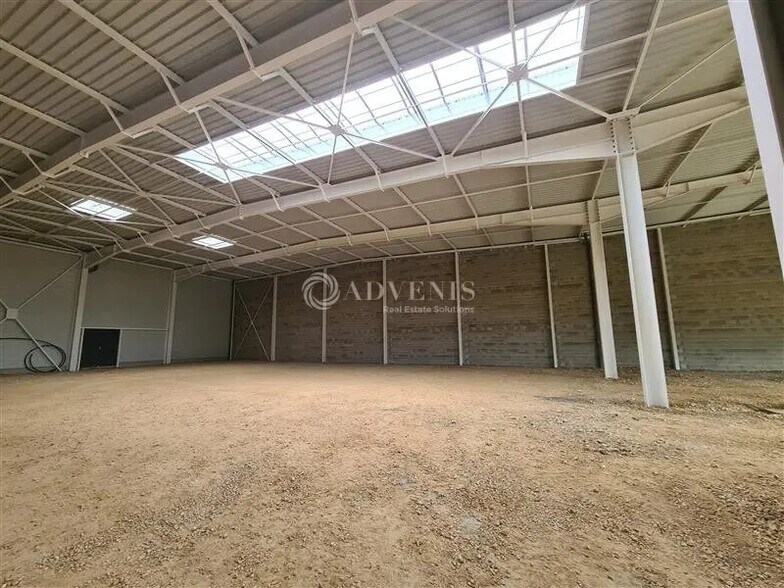 Flex in Metz for lease - Building Photo - Image 2 of 8