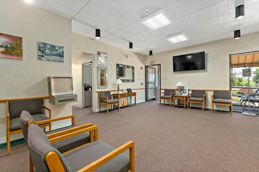 7125 Saltsburg Rd, Pittsburgh, PA for sale - Interior Photo - Image 2 of 35