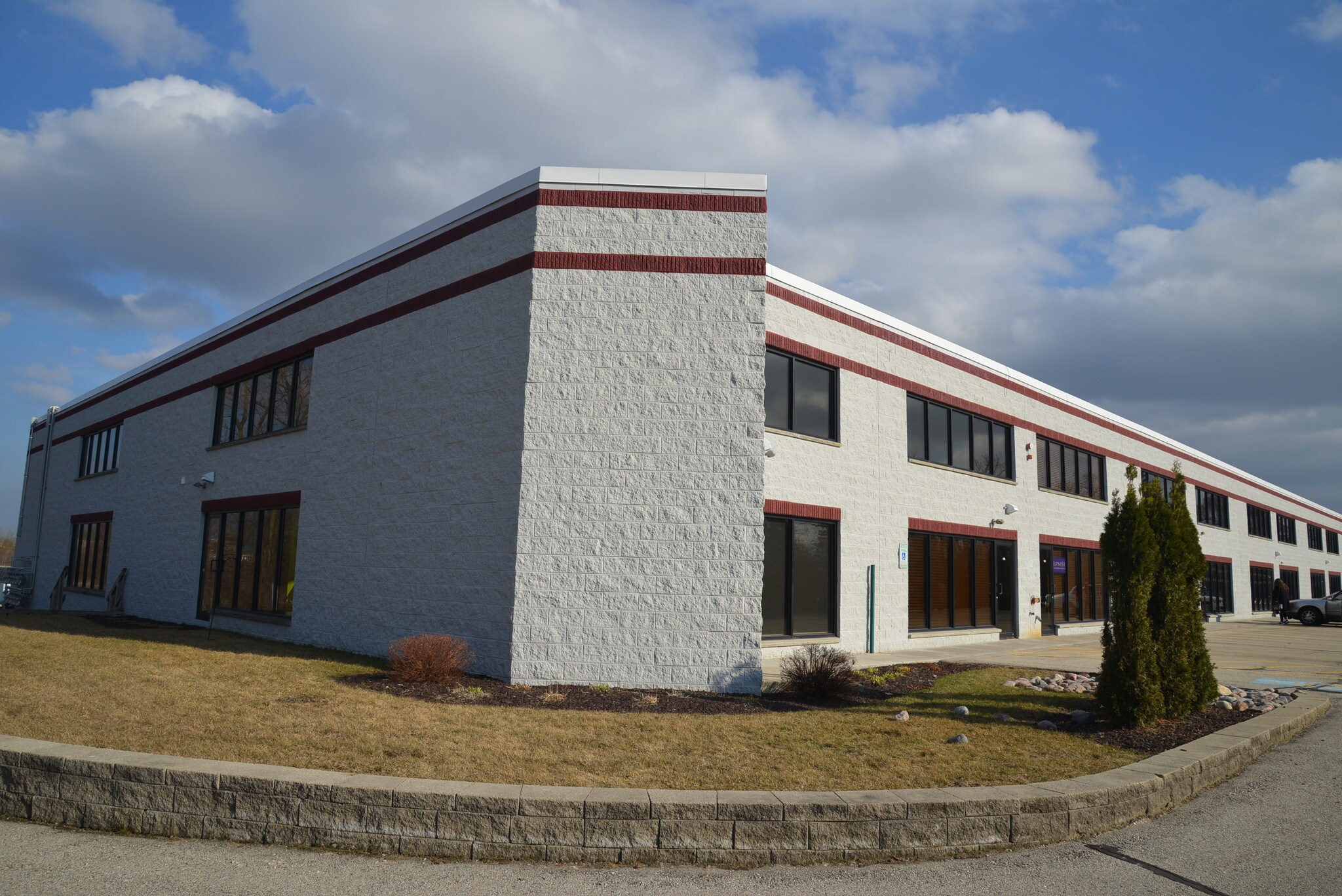 1343 E Wisconsin Ave, Pewaukee, WI for lease Primary Photo- Image 1 of 53
