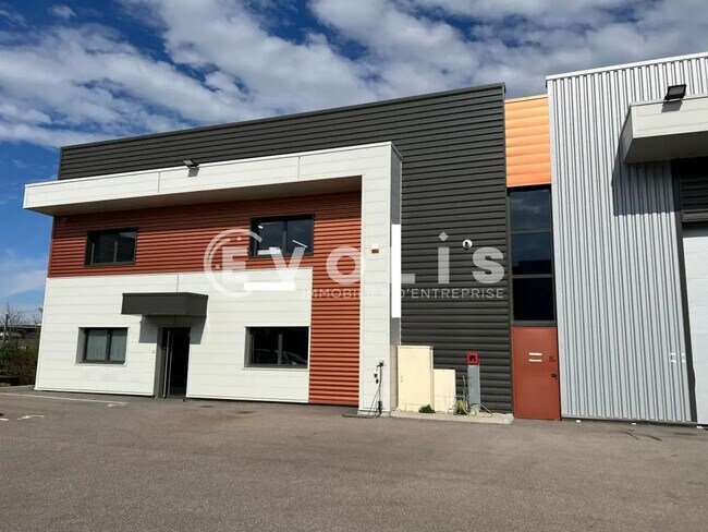 Location Local d'activités 841 m²