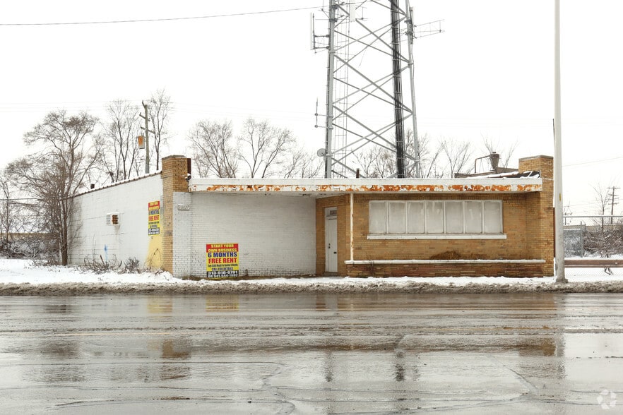 13633-13649 W Grand River Ave 3 Parcels portfolio of 3 properties for sale on LoopNet.com - Aerial - Image 2 of 3