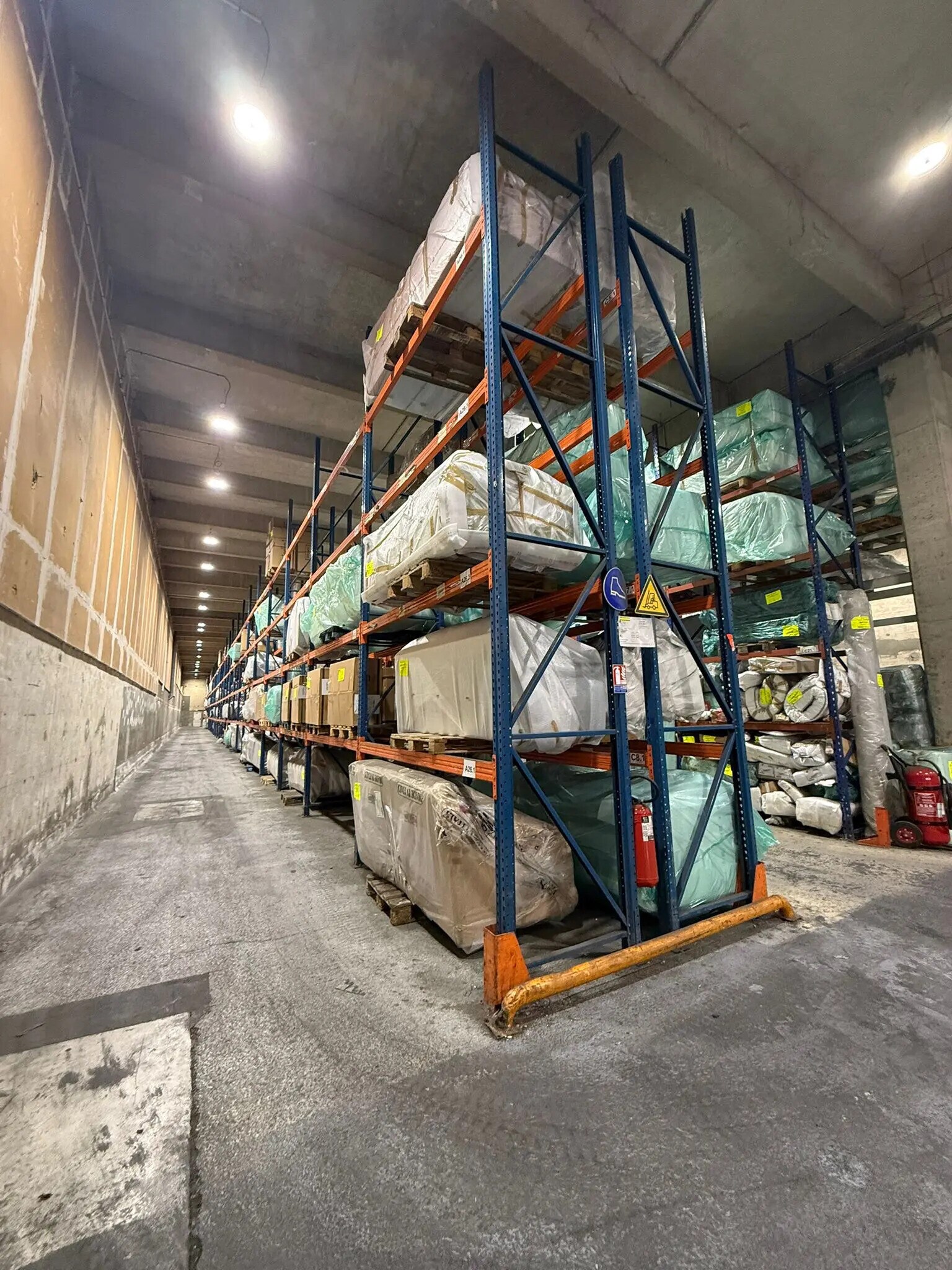 Industrial in Sarcelles for sale Building Photo- Image 1 of 6