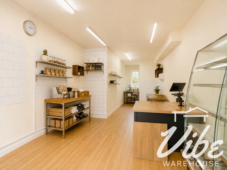 51 Lower Clapton Rd, London for lease - Building Photo - Image 3 of 6