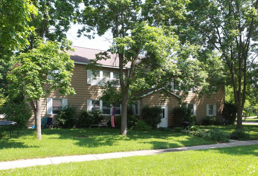 811 Orange St, Hudson, WI for sale - Primary Photo - Image 1 of 1