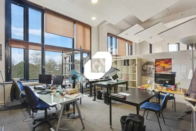 Flex in Paris for lease - Building Photo - Image 3 of 29